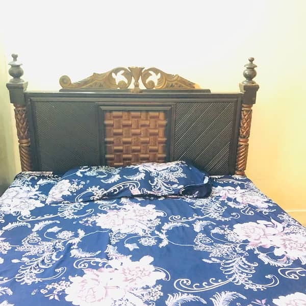 wooden bed good condition 3