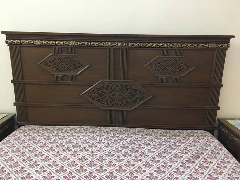 King Bed for sale with side table 2