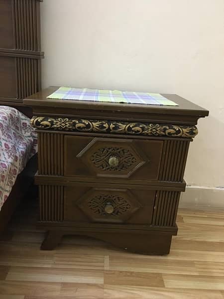 King Bed for sale with side table 3