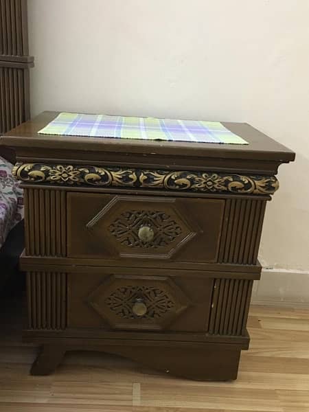 King Bed for sale with side table 4