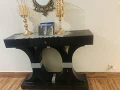 console with round mirror