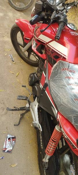 HONDA CB 150f Karachi num first owner all cleyer see side used 1