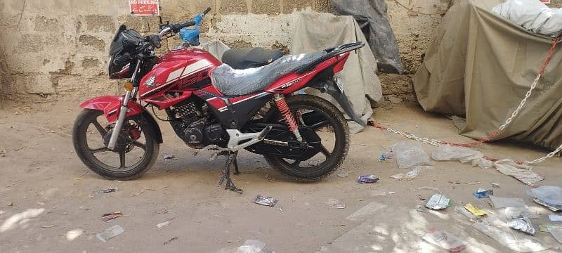 HONDA CB 150f Karachi num first owner all cleyer see side used 2