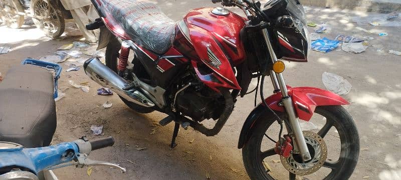 HONDA CB 150f Karachi num first owner all cleyer see side used 4