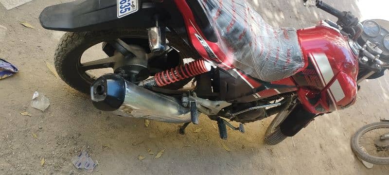 HONDA CB 150f Karachi num first owner all cleyer see side used 5