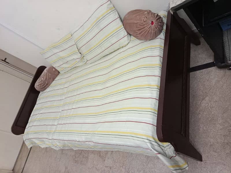 Handcrafted Single Bed for Sale Perfect Condition,  Price, Negotiable! 3