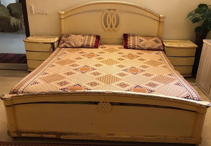 Wooden King Size Bed and Wordrobe 1