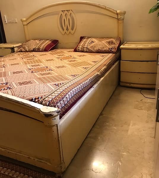 Wooden King Size Bed and Wordrobe 2