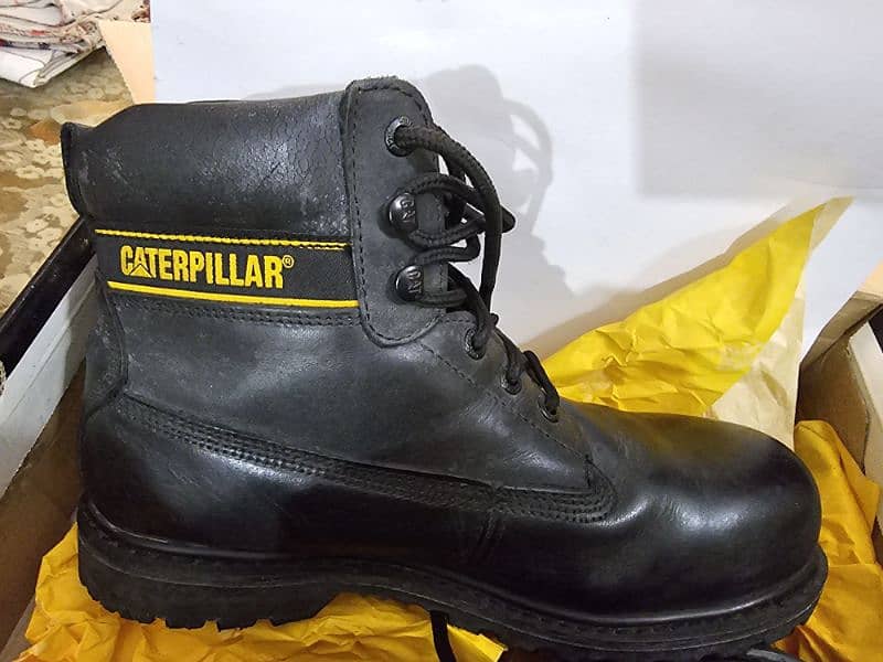 CATERPILLAR SAFETY SHOES 1