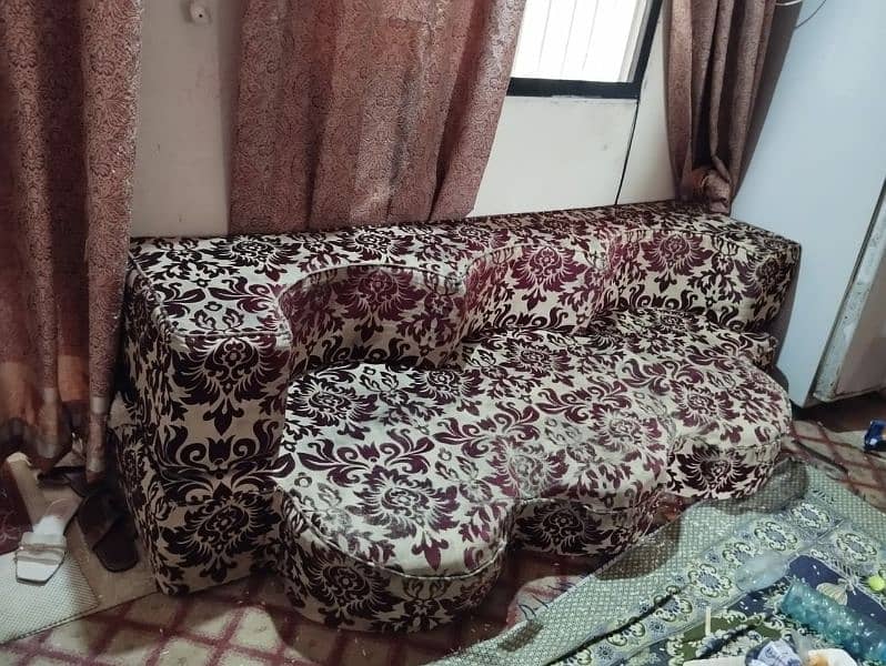 Single bed & sofa cumbed 2