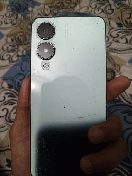 vivo y17s bilkul new hn two months used charger use bhi nahi kiya 1