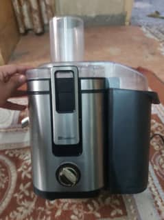 DAWLANCE FRUIT JUICER ARE IN GOOD CONDITION ARE FOR SALE