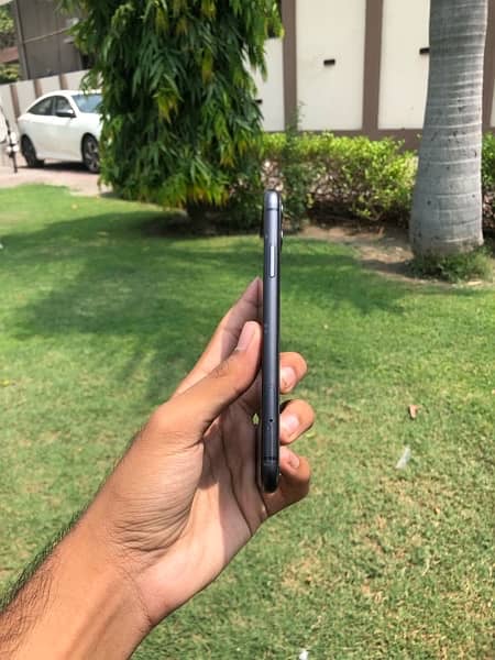 iPhone 11 128gb PTA Approved 5