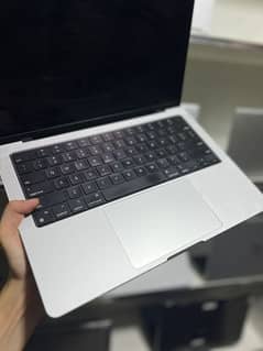 Macebook pro 2021 M1 chip 14 inch