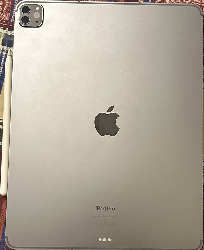 iPad Pro 6th Gen (13') 1TB + Logitech Keyboard + Apple Pencil 2nd Gen 0