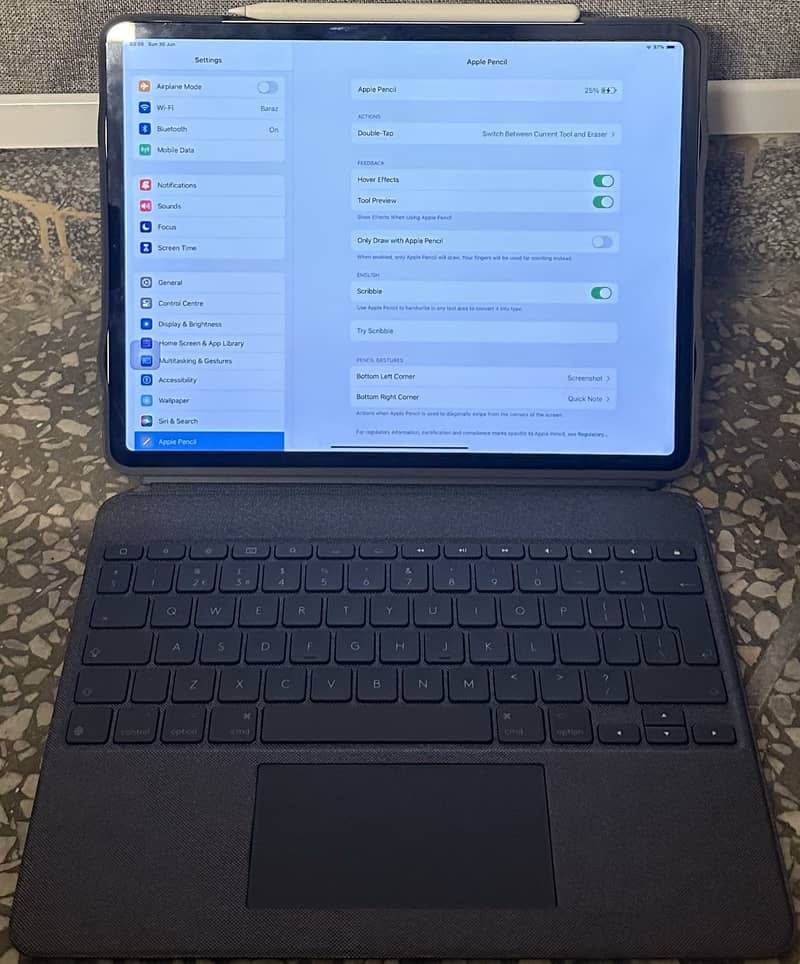 iPad Pro 6th Gen (13') 1TB + Logitech Keyboard + Apple Pencil 2nd Gen 2