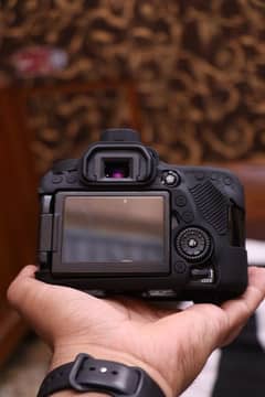 Canon 80d body only