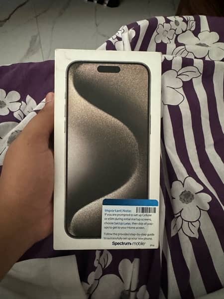 I Phone 15 Pro Max Natural Titanium 5