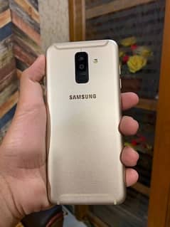 sumsung galaxy a6 pta 10/10 orignal panel and new 4 covers. . 0