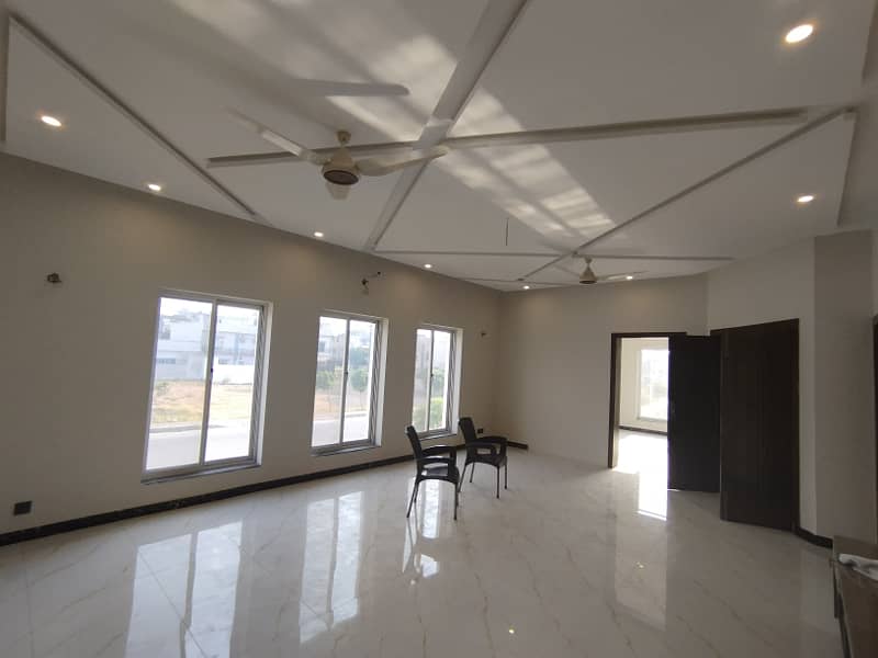 BRAND NEW BEAUTIFULL UPPER PORTION (12 MARLA )AVAILABLE FOR RENT 9