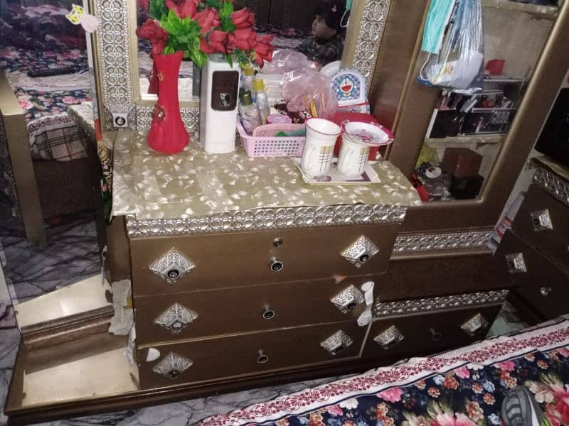 Dressing table 0