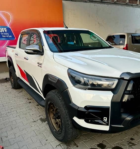 Toyota Hilux 2022 1