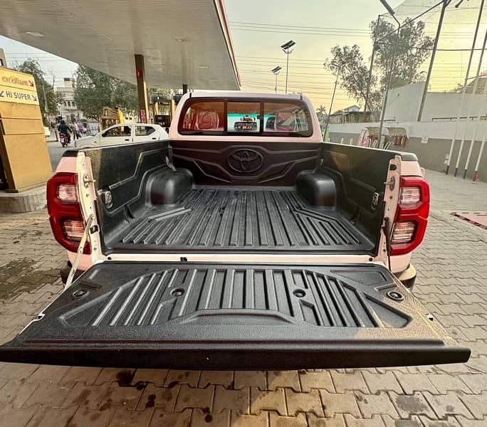 Toyota Hilux 2022 18