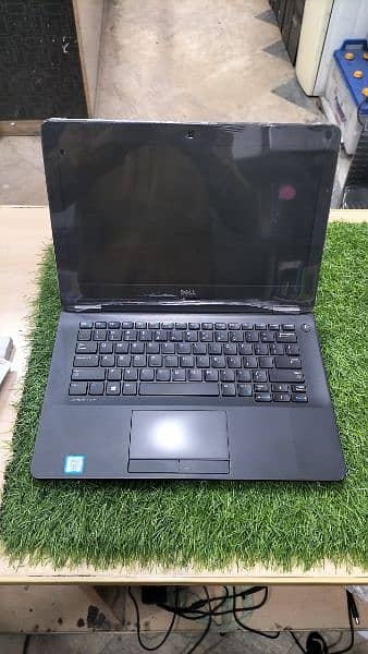 Dell Latitude E7270 0