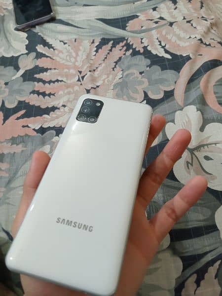 Samsung A31 4/128 in white colour condition 9/10 1