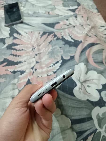 Samsung A31 4/128 in white colour condition 9/10 3