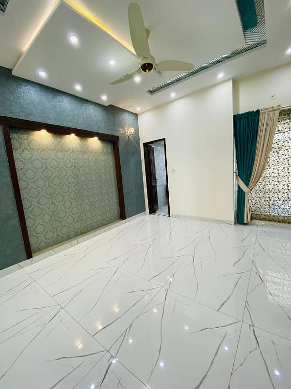 10 Marla Luxury House For Sale Hot Location in Jasmine Block Bahria Town Lahore 17