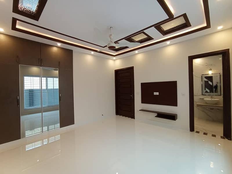 10 Marla Lavish House For Sale In Rafi Block Bahria Town Lahore 9