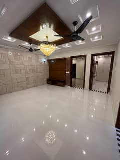 10 Marla Luxury House For Sale in Overseas A Block Bahria Town Lahore