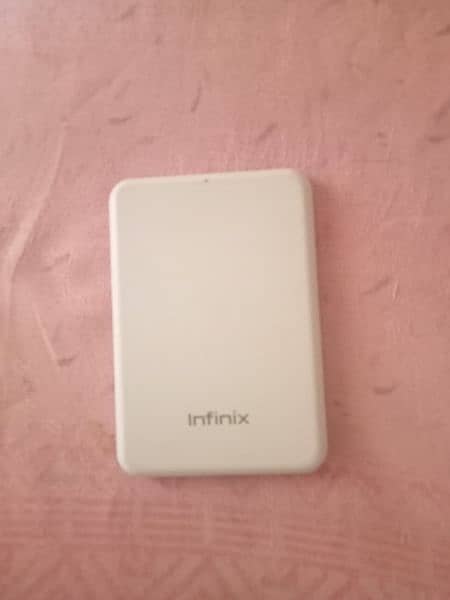 Infinix note 40 with wireless powerbank 2
