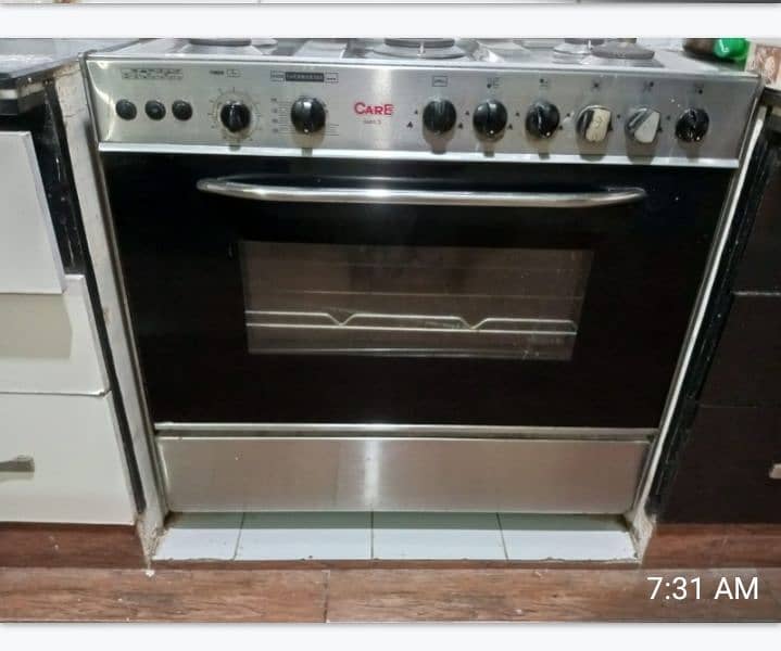Care (brand) otomatic gass and electric oven in good condition. 2