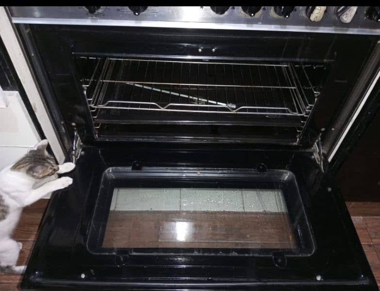 Care (brand) otomatic gass and electric oven in good condition. 3