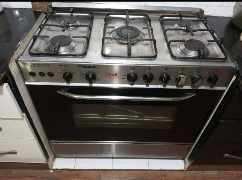 Care (brand) otomatic gass and electric oven in good condition. 4