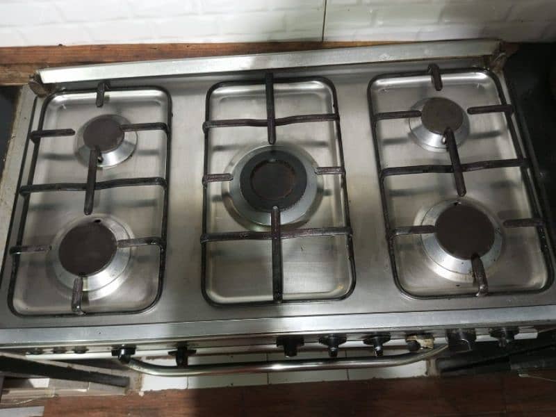 Care (brand) otomatic gass and electric oven in good condition. 5