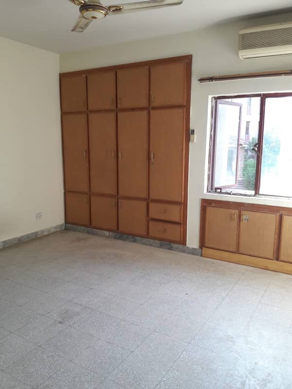 G-11 Real Pics PHA Flat C Type First Floor Near Main Road 0