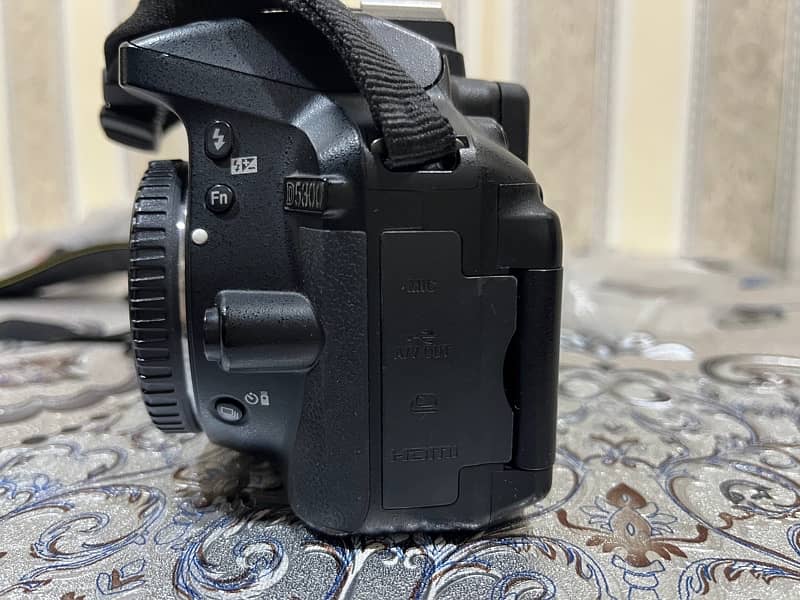 Nikon D5300 DSLR with AF Nikkor 18-50mm 5