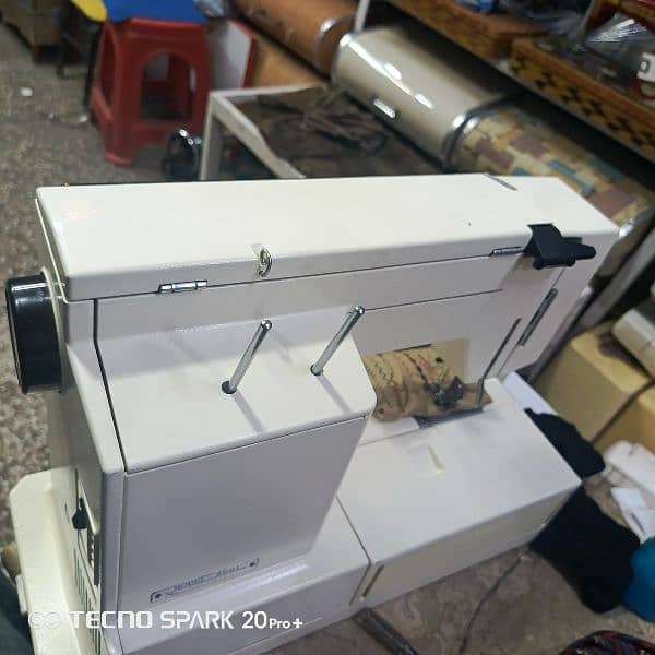 Janome 5002 Japenese Sewing Machine 3