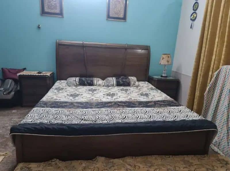 Full Bed set for sale. Finest heavy Wood built. 1