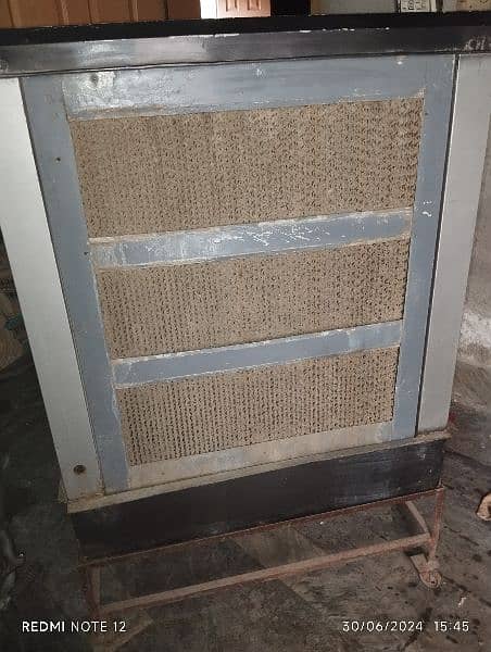 Room air cooler with pad 3