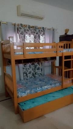 Bunker bed triple story in very good condition Less use