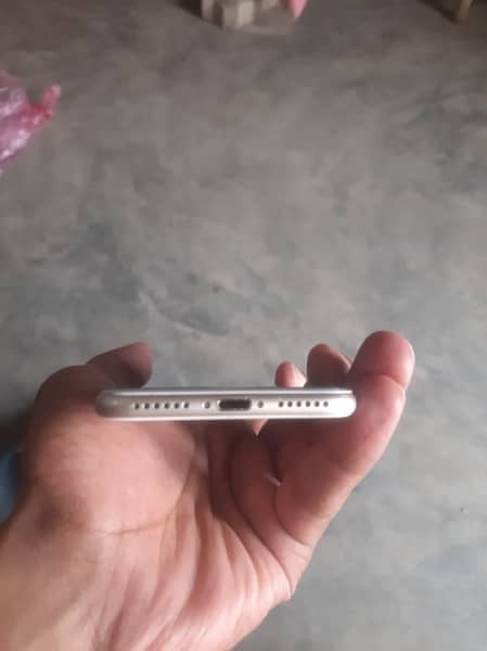 I phone 7 PTA 128 gb no issue just battery change hy or Sath box hy 3