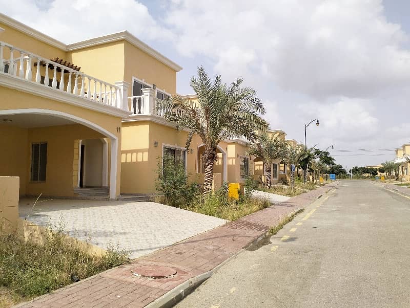 precinct 35,4bedroom park face villa available for sale in bahria Town Karachi 18