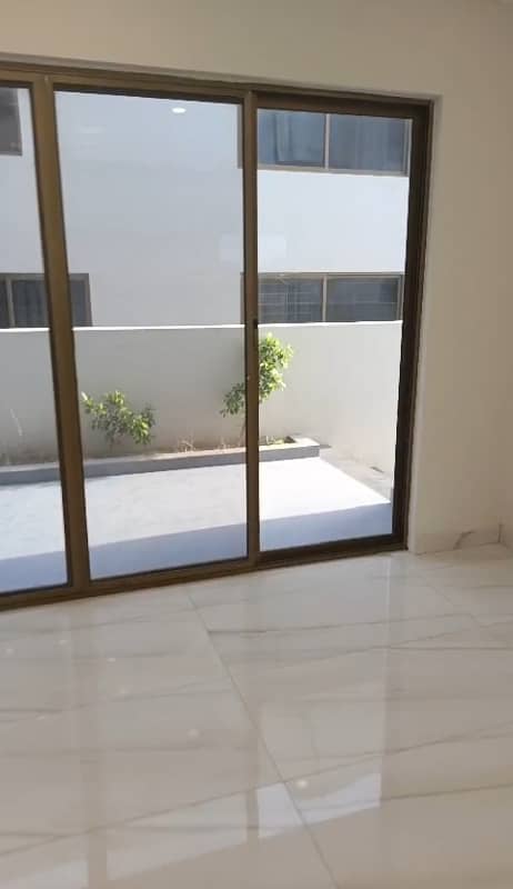 precinct 4,6Bedroom ready to move villa available for sale in bahria Town Karachi 10
