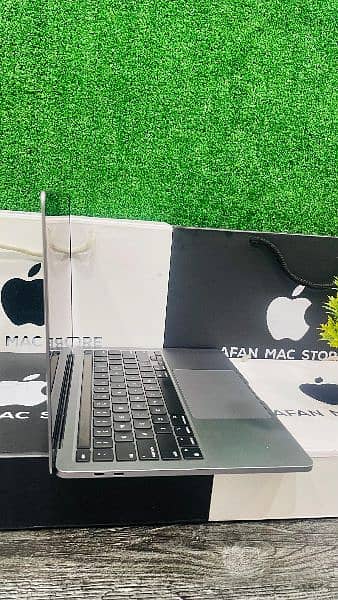 Macbook Pro 2020 m1 13.6 inches 16 gb ram 512 gb ssd 1