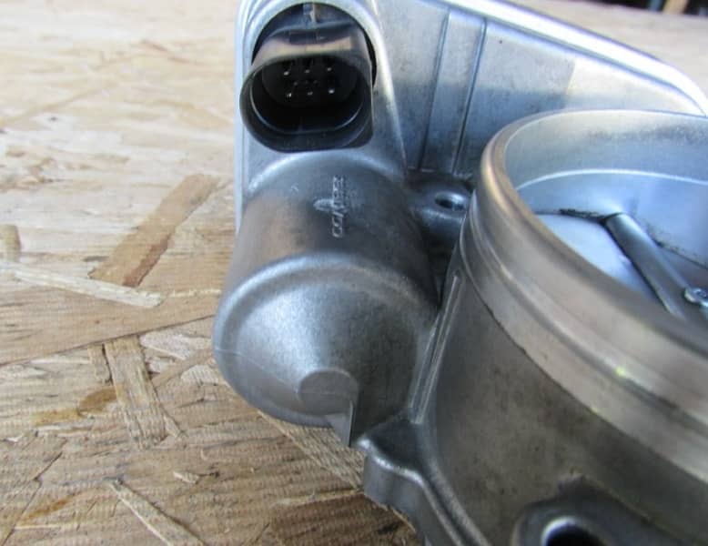 BMW E65 throttle body in 100 percent condition !! 1