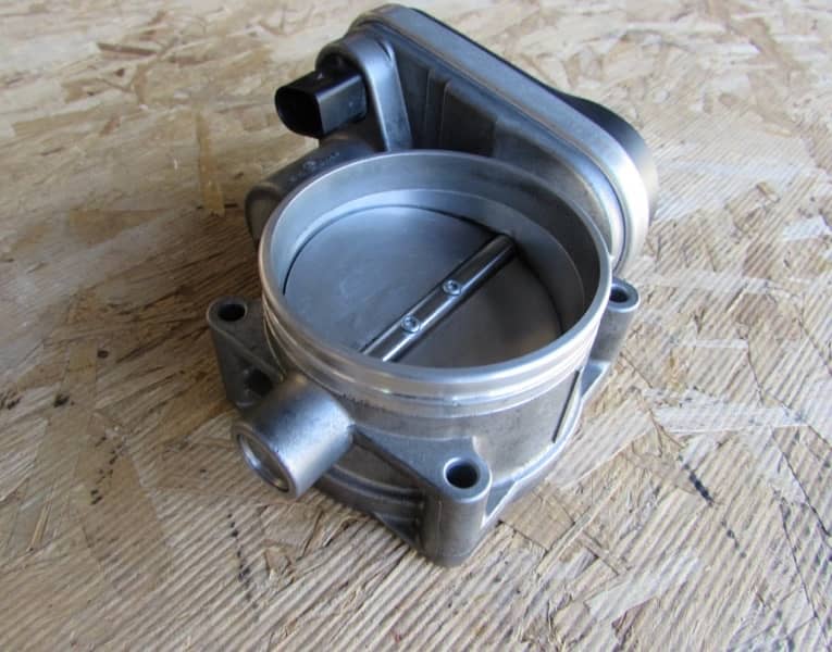 BMW E65 throttle body in 100 percent condition !! 3